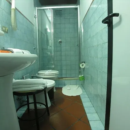 Toledo فندق نابولي