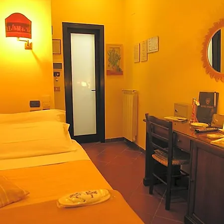 Toledo Hotel Nápoles
